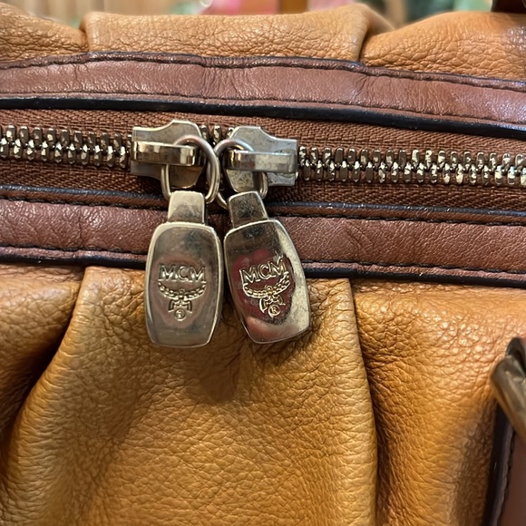 ⭐️MCM Soft Leather Handbag - Picture 15 of 15